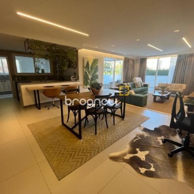 Apartamento com 181m², 3 quartos (sendo 3 suítes), 3 garagens, no bairro Centro em Florianópolis