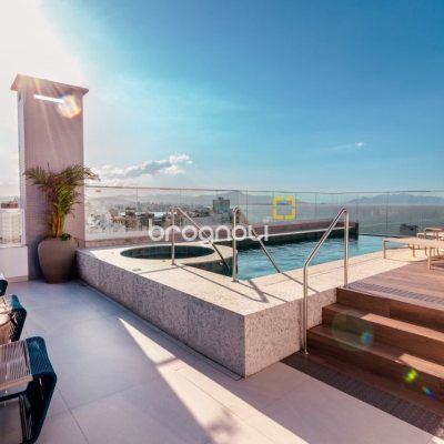 Apartamento com 181m², 3 quartos (sendo 3 suítes), 3 garagens, no bairro Centro em Florianópolis