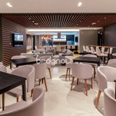 Apartamento com 181m², 3 quartos (sendo 3 suítes), 3 garagens, no bairro Centro em Florianópolis