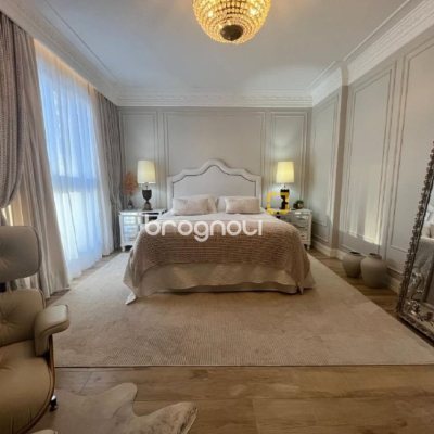 Apartamento com 181m², 3 quartos (sendo 3 suítes), 3 garagens, no bairro Centro em Florianópolis