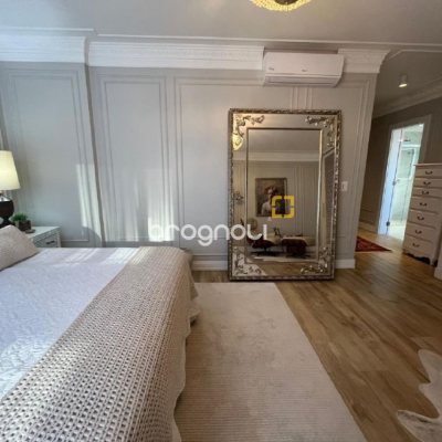 Apartamento com 181m², 3 quartos (sendo 3 suítes), 3 garagens, no bairro Centro em Florianópolis