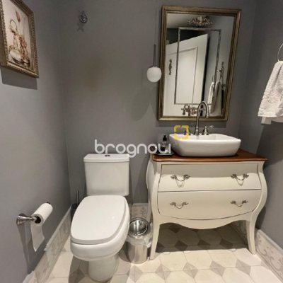 Apartamento com 181m², 3 quartos (sendo 3 suítes), 3 garagens, no bairro Centro em Florianópolis