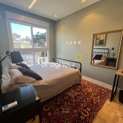 Apartamento com 181m², 3 quartos (sendo 3 suítes), 3 garagens, no bairro Centro em Florianópolis