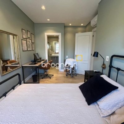Apartamento com 181m², 3 quartos (sendo 3 suítes), 3 garagens, no bairro Centro em Florianópolis