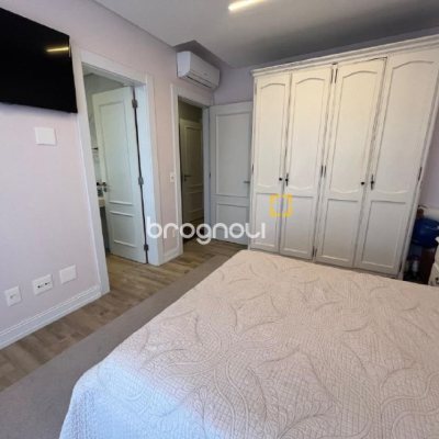 Apartamento com 181m², 3 quartos (sendo 3 suítes), 3 garagens, no bairro Centro em Florianópolis