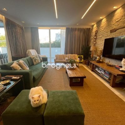 Apartamento com 181m², 3 quartos (sendo 3 suítes), 3 garagens, no bairro Centro em Florianópolis
