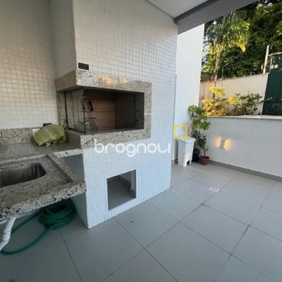 Apartamento com 181m², 3 quartos (sendo 3 suítes), 3 garagens, no bairro Centro em Florianópolis