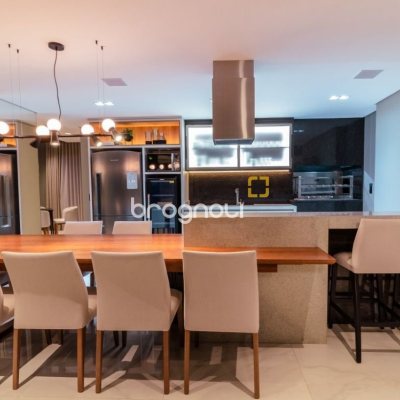 Apartamento com 181m², 3 quartos (sendo 3 suítes), 3 garagens, no bairro Centro em Florianópolis