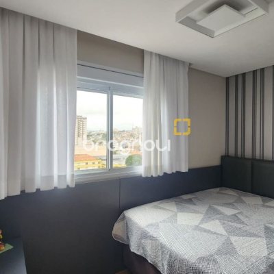 Apartamento com 102m², 3 quartos (sendo 1 suíte), 2 garagens, no bairro Estreito em Florianópolis