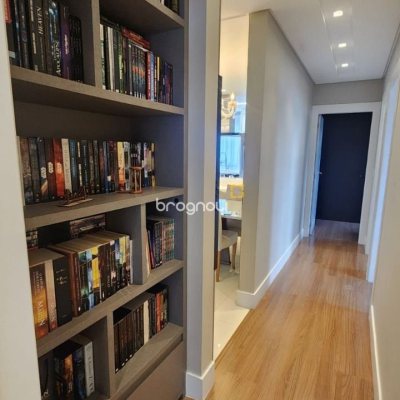 Apartamento com 102m², 3 quartos (sendo 1 suíte), 2 garagens, no bairro Estreito em Florianópolis