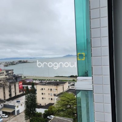 Apartamento com 102m², 3 quartos (sendo 1 suíte), 2 garagens, no bairro Estreito em Florianópolis