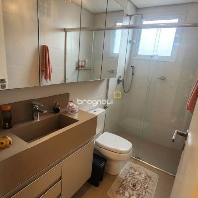 Apartamento com 102m², 3 quartos (sendo 1 suíte), 2 garagens, no bairro Estreito em Florianópolis