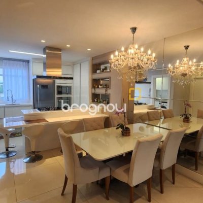 Apartamento com 102m², 3 quartos (sendo 1 suíte), 2 garagens, no bairro Estreito em Florianópolis