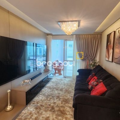 Apartamento com 102m², 3 quartos (sendo 1 suíte), 2 garagens, no bairro Estreito em Florianópolis