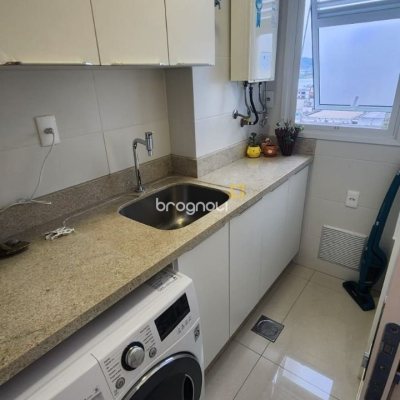Apartamento com 102m², 3 quartos (sendo 1 suíte), 2 garagens, no bairro Estreito em Florianópolis
