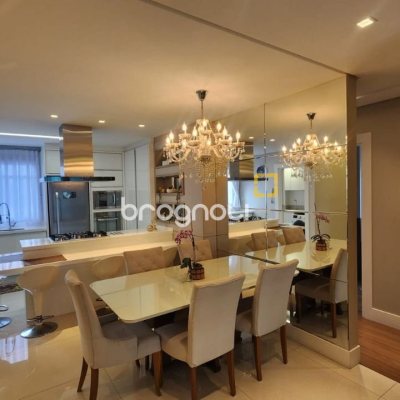 Apartamento com 102m², 3 quartos (sendo 1 suíte), 2 garagens, no bairro Estreito em Florianópolis