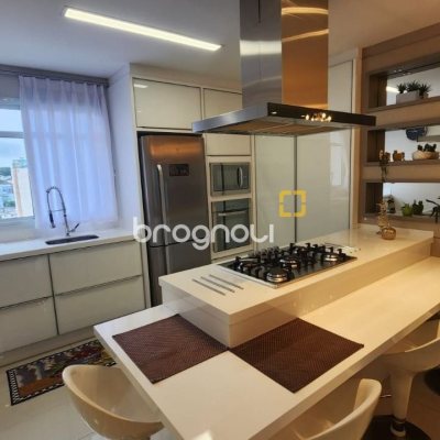 Apartamento com 102m², 3 quartos (sendo 1 suíte), 2 garagens, no bairro Estreito em Florianópolis