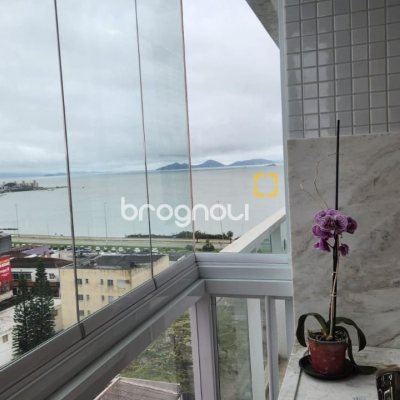Apartamento com 102m², 3 quartos (sendo 1 suíte), 2 garagens, no bairro Estreito em Florianópolis