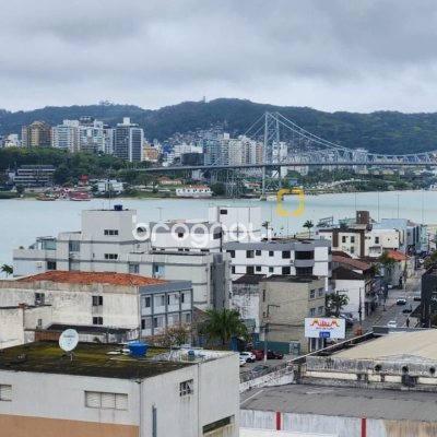Apartamento com 102m², 3 quartos (sendo 1 suíte), 2 garagens, no bairro Estreito em Florianópolis