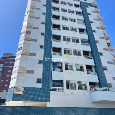 Apartamento com 104m², 3 quartos (sendo 1 suíte), 2 garagens, no bairro Centro em Florianópolis
