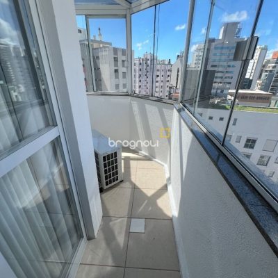 Apartamento com 104m², 3 quartos (sendo 1 suíte), 2 garagens, no bairro Centro em Florianópolis