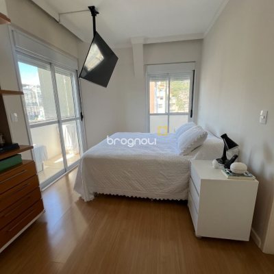 Apartamento com 104m², 3 quartos (sendo 1 suíte), 2 garagens, no bairro Centro em Florianópolis