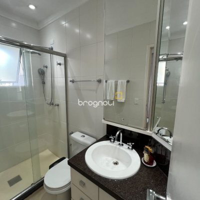 Apartamento com 104m², 3 quartos (sendo 1 suíte), 2 garagens, no bairro Centro em Florianópolis