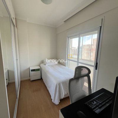 Apartamento com 104m², 3 quartos (sendo 1 suíte), 2 garagens, no bairro Centro em Florianópolis