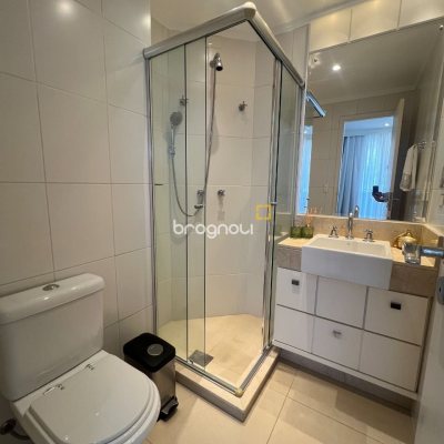 Apartamento com 104m², 3 quartos (sendo 1 suíte), 2 garagens, no bairro Centro em Florianópolis