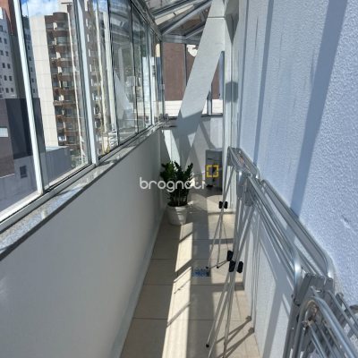 Apartamento com 104m², 3 quartos (sendo 1 suíte), 2 garagens, no bairro Centro em Florianópolis
