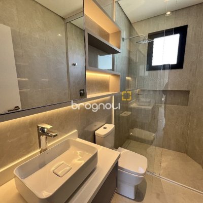 Casa de Condomínio com 261m², 4 quartos (sendo 4 suítes), 4 garagens, no bairro Rio Vermelho em Florianópolis