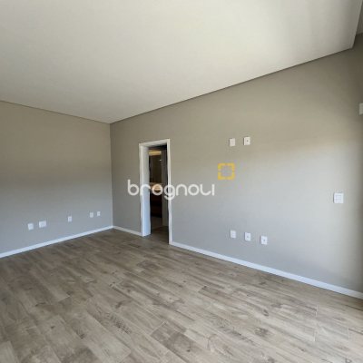 Casa de Condomínio com 261m², 4 quartos (sendo 4 suítes), 4 garagens, no bairro Rio Vermelho em Florianópolis