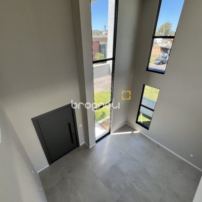 Casa de Condomínio com 261m², 4 quartos (sendo 4 suítes), 4 garagens, no bairro Rio Vermelho em Florianópolis