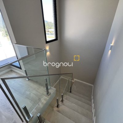 Casa de Condomínio com 261m², 4 quartos (sendo 4 suítes), 4 garagens, no bairro Rio Vermelho em Florianópolis