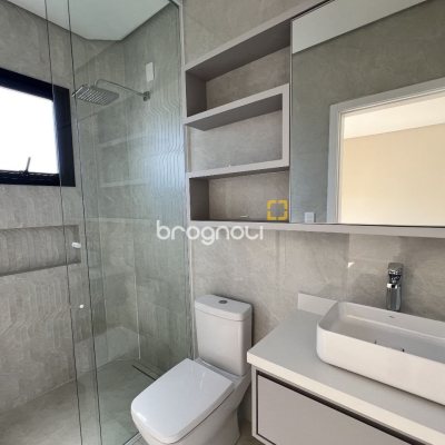 Casa de Condomínio com 261m², 4 quartos (sendo 4 suítes), 4 garagens, no bairro Rio Vermelho em Florianópolis