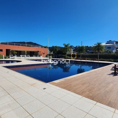 Casa de Condomínio com 261m², 4 quartos (sendo 4 suítes), 4 garagens, no bairro Rio Vermelho em Florianópolis