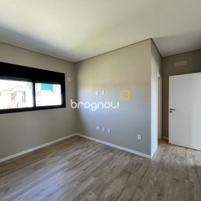 Casa de Condomínio com 261m², 4 quartos (sendo 4 suítes), 4 garagens, no bairro Rio Vermelho em Florianópolis
