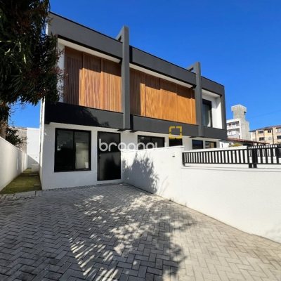 Casa com 1m², 3 quartos (sendo 1 suíte), 2 garagens, no bairro Ingleses em Florianópolis