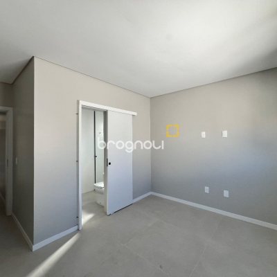Casa com 1m², 3 quartos (sendo 1 suíte), 2 garagens, no bairro Ingleses em Florianópolis