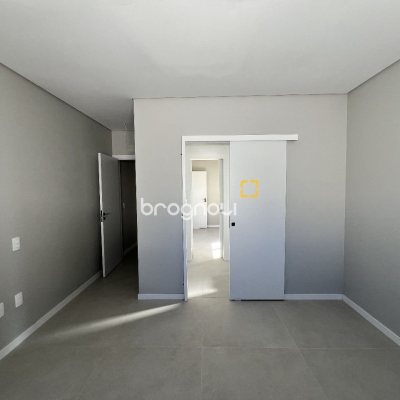 Casa com 1m², 3 quartos (sendo 1 suíte), 2 garagens, no bairro Ingleses em Florianópolis