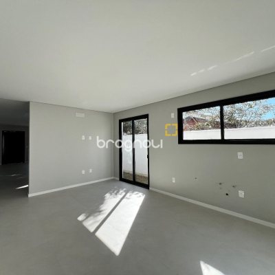 Casa com 1m², 3 quartos (sendo 1 suíte), 2 garagens, no bairro Ingleses em Florianópolis