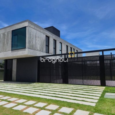 Casa de Condomínio com 317m², 4 quartos (sendo 4 suítes), 6 garagens, no bairro Rio Vermelho em Florianópolis