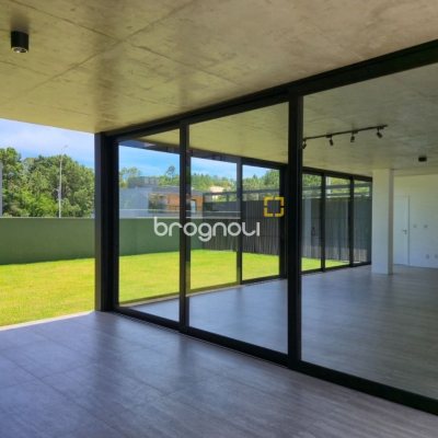 Casa de Condomínio com 317m², 4 quartos (sendo 4 suítes), 6 garagens, no bairro Rio Vermelho em Florianópolis