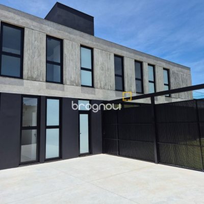 Casa de Condomínio com 317m², 4 quartos (sendo 4 suítes), 6 garagens, no bairro Rio Vermelho em Florianópolis