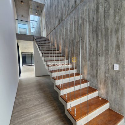 Casa de Condomínio com 317m², 4 quartos (sendo 4 suítes), 6 garagens, no bairro Rio Vermelho em Florianópolis