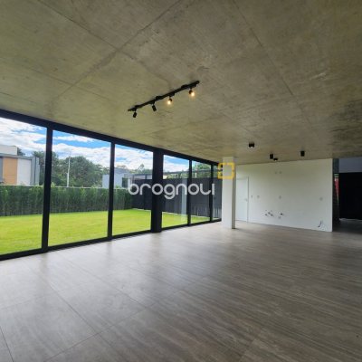 Casa de Condomínio com 317m², 4 quartos (sendo 4 suítes), 6 garagens, no bairro Rio Vermelho em Florianópolis