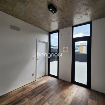 Casa de Condomínio com 317m², 4 quartos (sendo 4 suítes), 6 garagens, no bairro Rio Vermelho em Florianópolis