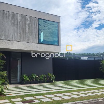Casa de Condomínio com 317m², 4 quartos (sendo 4 suítes), 6 garagens, no bairro Rio Vermelho em Florianópolis