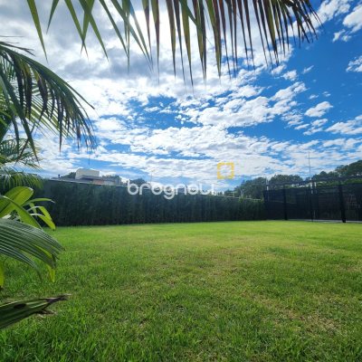 Casa de Condomínio com 317m², 4 quartos (sendo 4 suítes), 6 garagens, no bairro Rio Vermelho em Florianópolis