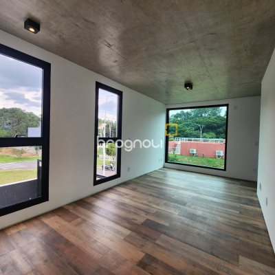 Casa de Condomínio com 317m², 4 quartos (sendo 4 suítes), 6 garagens, no bairro Rio Vermelho em Florianópolis